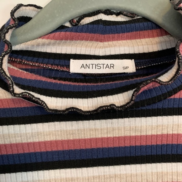 Cropped Long Sleeve Top - Picture 2 of 2